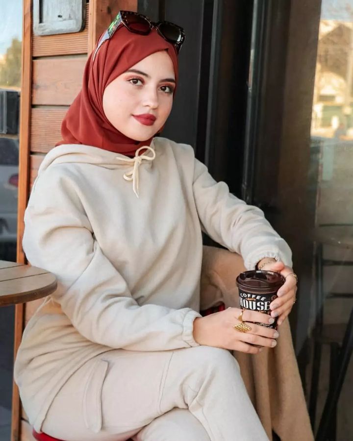 Türbanlı Escort Ayşe